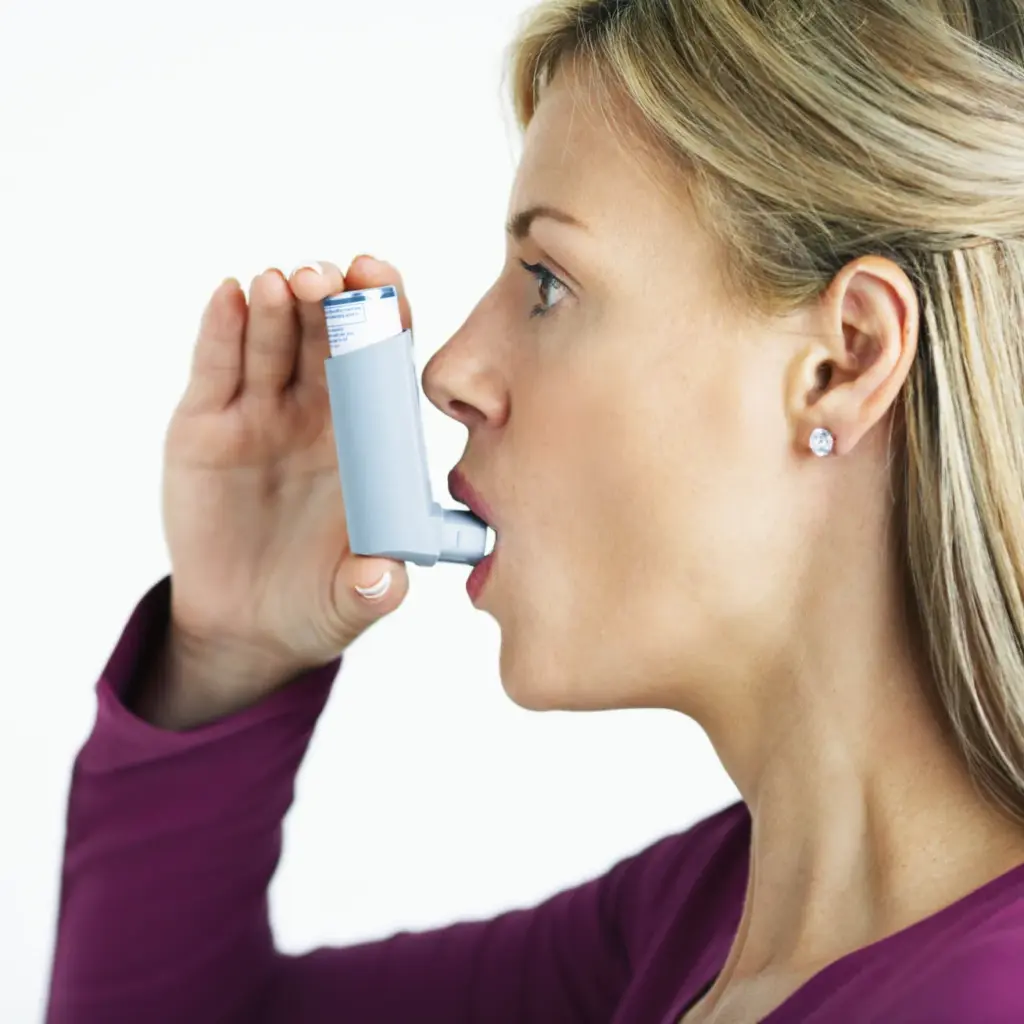 Motor Medicals doctor performing a lung function test for diving medical – Medicals from £55