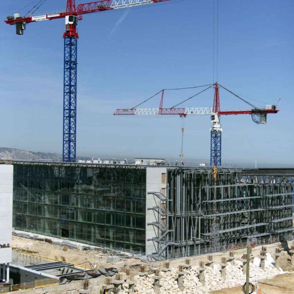 construction-site-tower-cranes_t20_EPx7b8